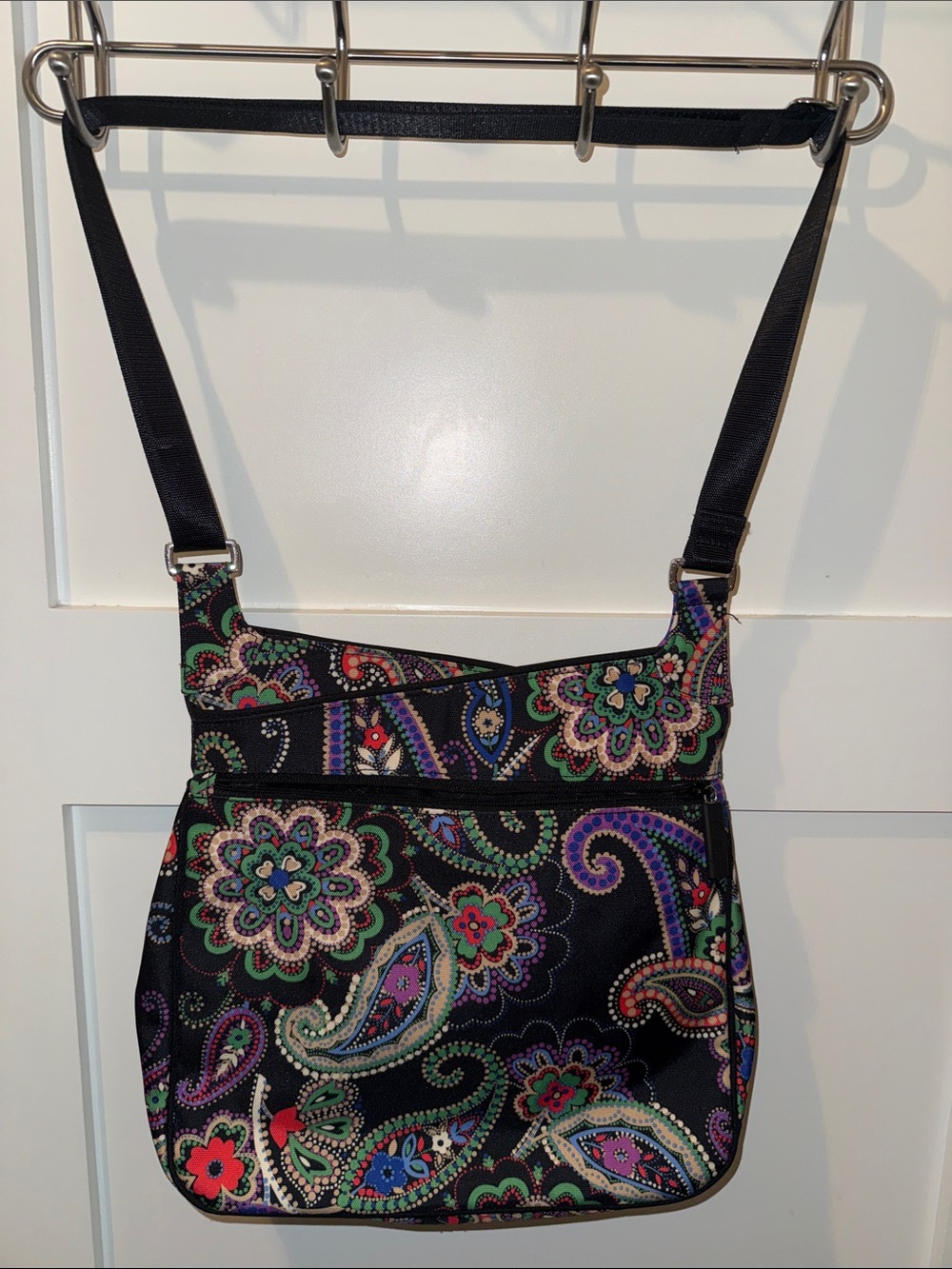 Vera Bradley Lighten Up Hipster in Kiev Paisley. Like New Condition